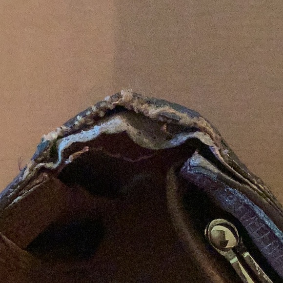 Vintage authentic Louis Vuitton bifold/ snap & button closure wallet. - Picture 4 of 14